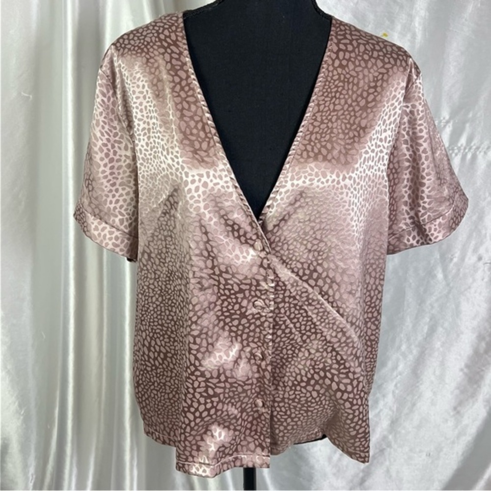 ASOS Cheetah Jacquard Satin V-Neck Blouse Luxe Animal Print Button Up Size 6